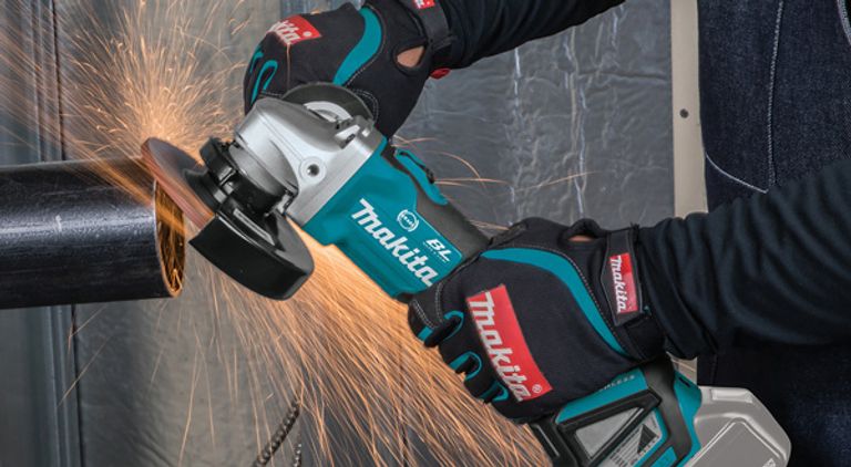 Smerigliatrice angolare mm.125 a batteria 18V Mod.DGA513RTJ  IN VALIGETTA